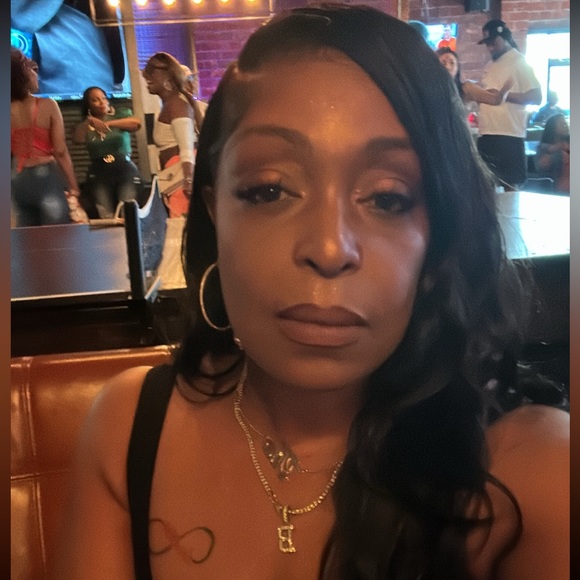 Meet your Posher, Tina - Picture 2 of 3